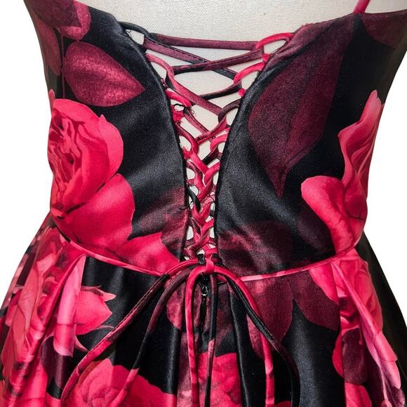 Betsy & Adam Red Black Roses Formal Gown Size 8 - Picture 5 of 11